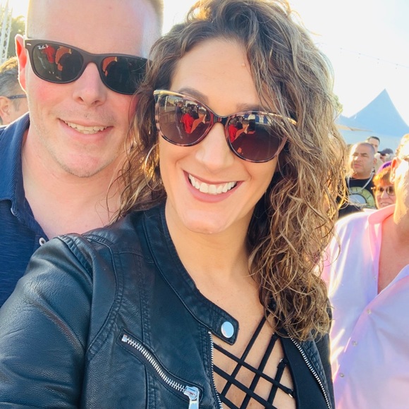 Meet your Posher, Rachel - Picture 2 of 2